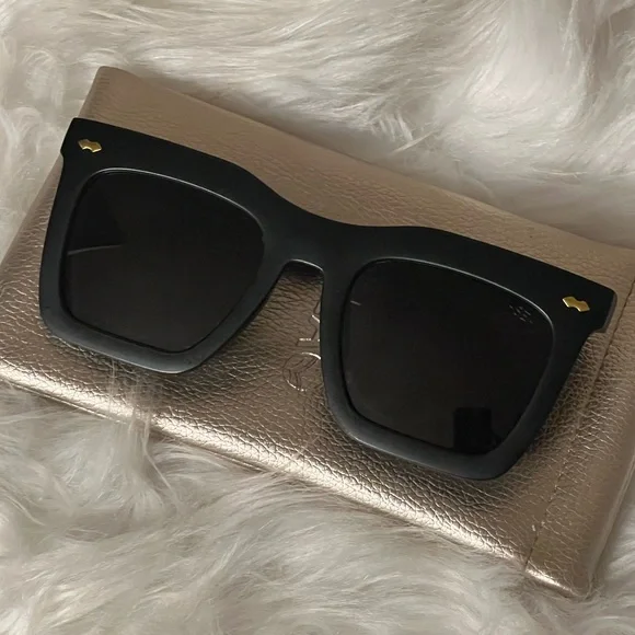 😎NEW😎Women’s Stylish Black Sunglasses - Picture 5 of 5
